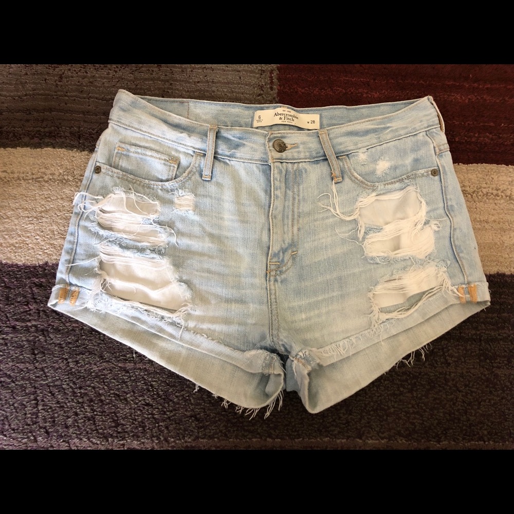 abercrombie and fitch jean shorts (size 6)